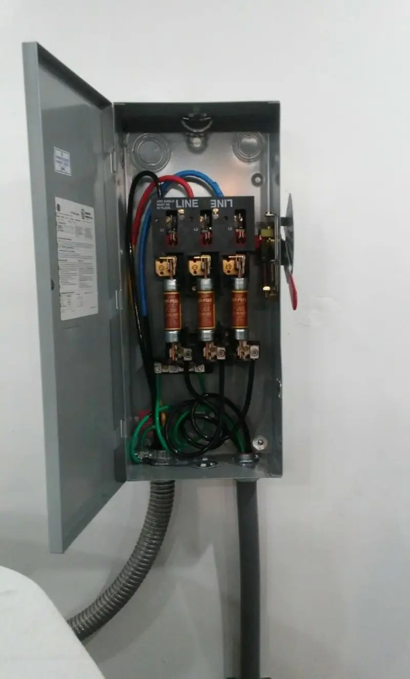 Three-phase disconnect switch installed for Smoke Detector Installation in Monroeville
